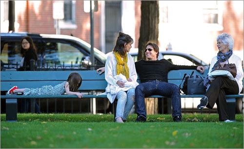 Suri Cruise, Katie Holmes, Tom Cruise, and Kathy Holmes visited the Charles River Basin in Cambridge