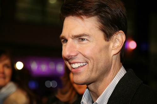 Tom Cruise shows us that winning smile